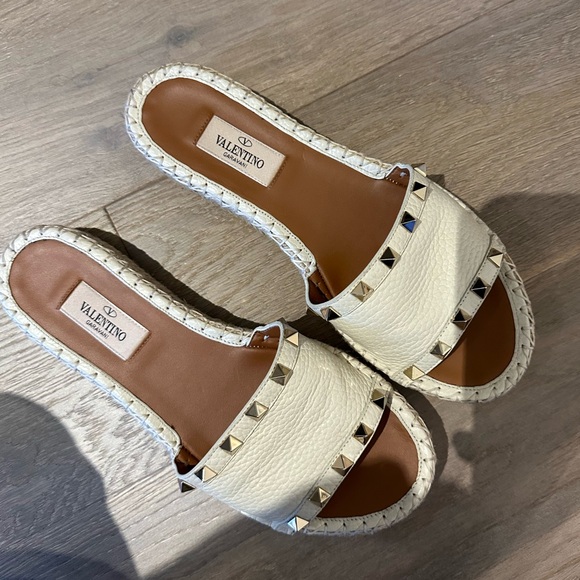 Grained Calfskin Rockstud Espadrille Flat Slide Sandals - Picture 4 of 6